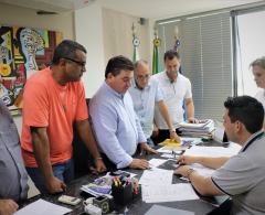 O prefeito Sérgio Onofre recebeu nesta sexta-feira (20) a notícia de confirmação dos repasses de recursos no valor de R$ 1...
