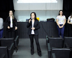 A Secretaria de Educação, através do Centro Municipal Especializado de Arapongas (CEMEAR) realizou na noite de ontem (21), no Auditório do Teatro Vi...