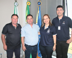 Na manhã desta terça-feira, 17, o prefeito Sérgio Onofre esteve reunido com a chefe do Núcleo Regional de Educação de Apucarana (NRE) Cristiane P...