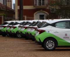 Arapongas ganha um novo reforço na frota de veículos. Nesta quinta-feira, 28, a Prefeitura de Arapongas fará a entrega oficial de 10 novos carros (mo...