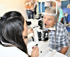 Pacientes passam por triagem oftalmológica para cirurgias de cataratas