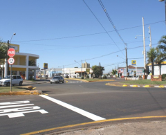 Sinalização da rotatória do final da Avenida Arapongas, atende melhorias para o trânsito