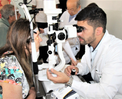 Pacientes passam por triagem oftalmológica para cirurgias de cataratas