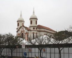 Praça do Santuário de Aparecida, a Igreja Matriz é lugar de eventos públicos