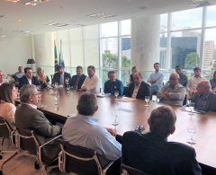 Reunião agendada pelo prefeito e presidente da Amepar, Sérgio Onofre, aconteceu na Capital