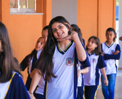 A Prefeitura de Arapongas já investiu nos últimos oito anos mais de R$ 21 milhões em uniformes, tênis e kits de materiais escolares para todos os al...