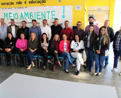O prefeito de Arapongas, Sérgio Onofre, participou nesta quarta-feira (07) de diversas ações na Escola Municipal Professora Alzira Horvatich, na regi...