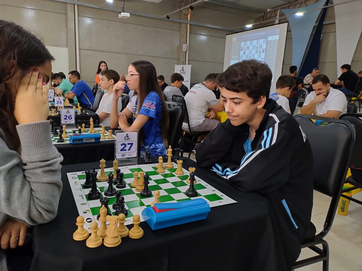 Miracema conquista ouro e bronze no 1º torneio aberto de xadrez