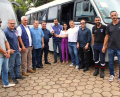 Arapongas recebe novo micro-ônibus para fortalecer atendimentos em saúde