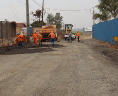 Codar prepara base para colocação de lama asfáltica na Rua Surucuá Pequeno