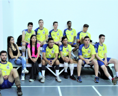 Atletas de voleibol participam de inauguração do CIE.