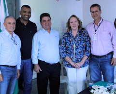 Prefeito assina convênio junto ao diretor do Colégio Walfredo Silveira Corrêa.