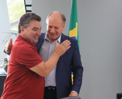 Onofre e secretário chefe da Casa Civil, João Carlos Ortega, durante encontro em Curitiba