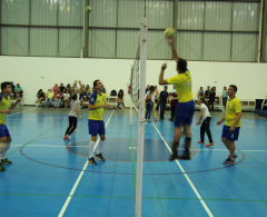 Atletas de voleibol participam de inauguração do CIE.