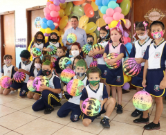 Onofre participa de comemorações nas Escolas e Cmei's