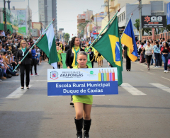 Desfile Cívico na Avenida Arapongas. Imagem Arquivo