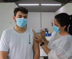 Adolescentes de 15 anos e sem comorbidades serão vacinados em Arapongas