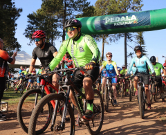 Arapongas inaugura Ciclirrota Cidade dos Pássaros com presença de mais de 300 ciclistas