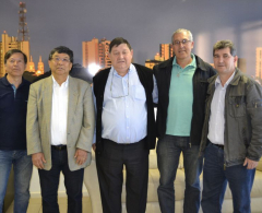 Dirigentes da federação com prefeito,vice-prefeito e empresário que acompanhou a visita
