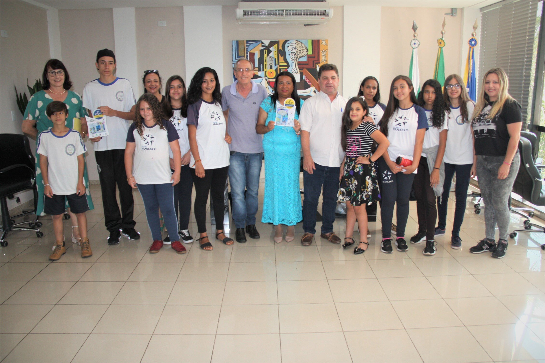 Alunos do Colégio Estadual Francisco Ferreira e Julia Wanderley visitam prefeitura