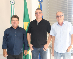 Onofre, Paulo Soares, da TUA, e vice Milani