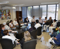 Secretário Alcides Livrari Jr reuniu entidades e profissionais do setor para deliberações