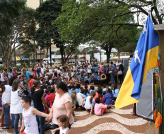 Praça foi palco de comemoração do aniversário da cidade e dia de lazer para as crianças