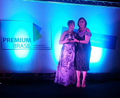 Elizabete Humai de Toledo recebe o “Troféu Palma de Ouro”