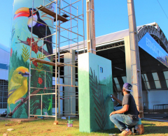 Grafiteiro Héu homenageia “Cidade dos Pássaros” com sua arte na Estação Cultural Milene