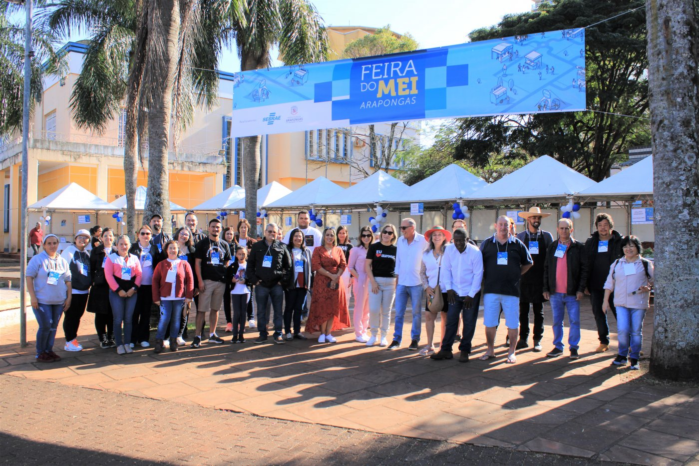 Feira do MEI reúne 16 expositores na Praça da Igreja Matriz