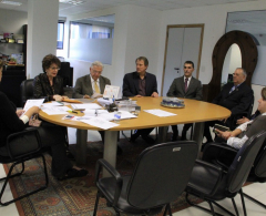 Delegação araponguense reunida com autoridades de justiça