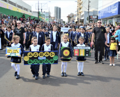 Desfile Cívico reúne 68 pelotões na Avenida Arapongas