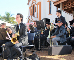 Apresentação musical na Praça de Igreja Matriz