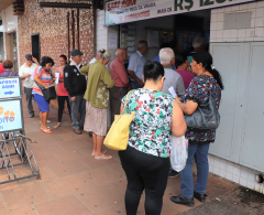 Grande movimentação é registrada nas lotéricas em Arapongas