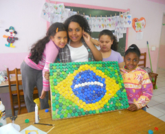 Arte das crianças recriaram a bandeira nacional no CEMAF
