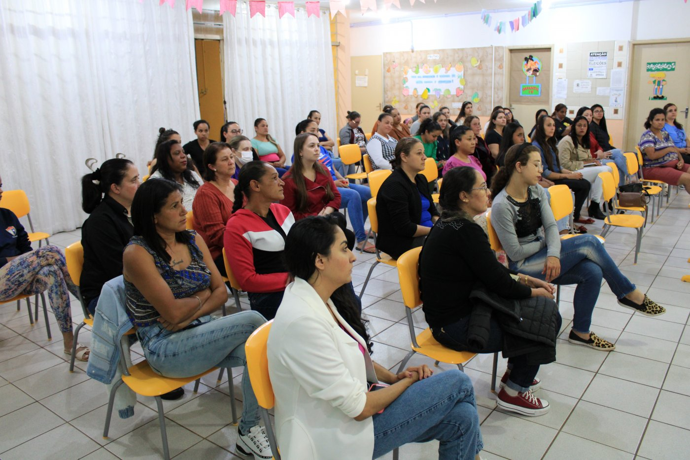 Alimentação saudável é tema de palestra no CMEI Izaura dos Santos Vieira
