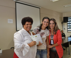 Entrega de Certificados - Vera Oliveira coordenadora dos Cursos